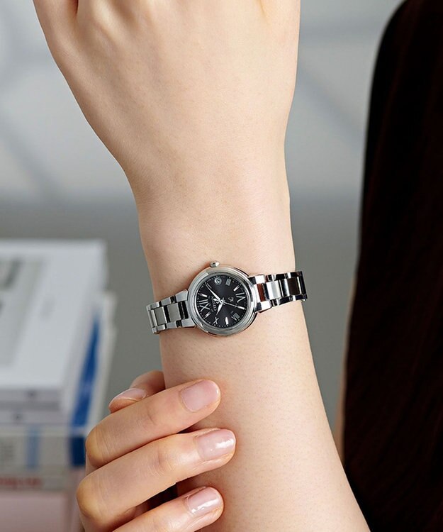 CITIZEN 【xC ロングセラーシリーズ】上品なブラックカラーの電波時計 ブラック