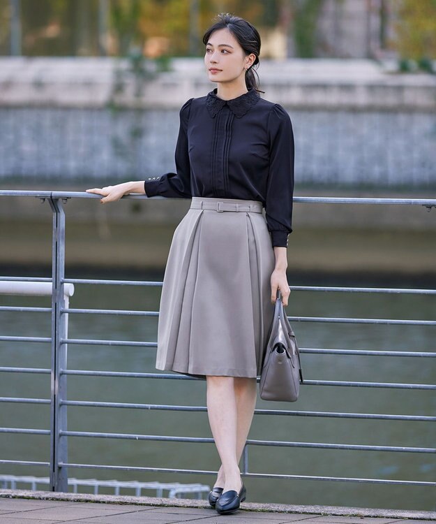 Tiaclasse L 【洗える】襟刺繍ピンタックブラウス ネイビー