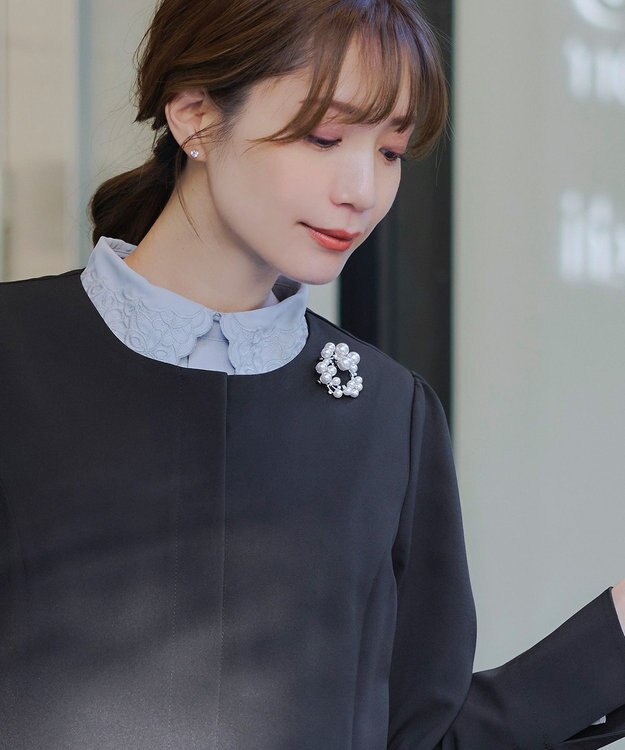 Tiaclasse L 【洗える】襟刺繍ピンタックブラウス サックス