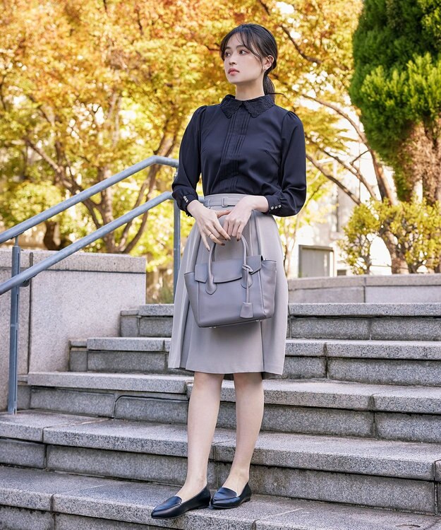 Tiaclasse L 【洗える】襟刺繍ピンタックブラウス ネイビー