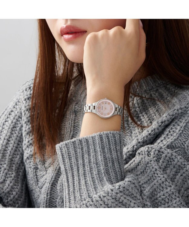 CITIZEN 【少し大きめの28mmケース】見やすさと可愛いらしさが魅力の電波時計 シルバー。防水 シンプル 日付 秒針 簡単ベルト調整。 シルバー