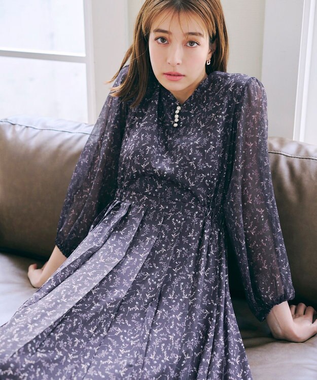 Tiaclasse 【洗える】花柄シフォン袖ワンピース チャコールグレー