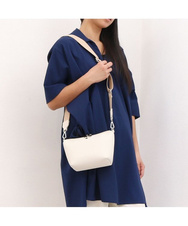 UNBILLION カシュカシュ cachecache / 舟型シュリンクショルダー アイボリー