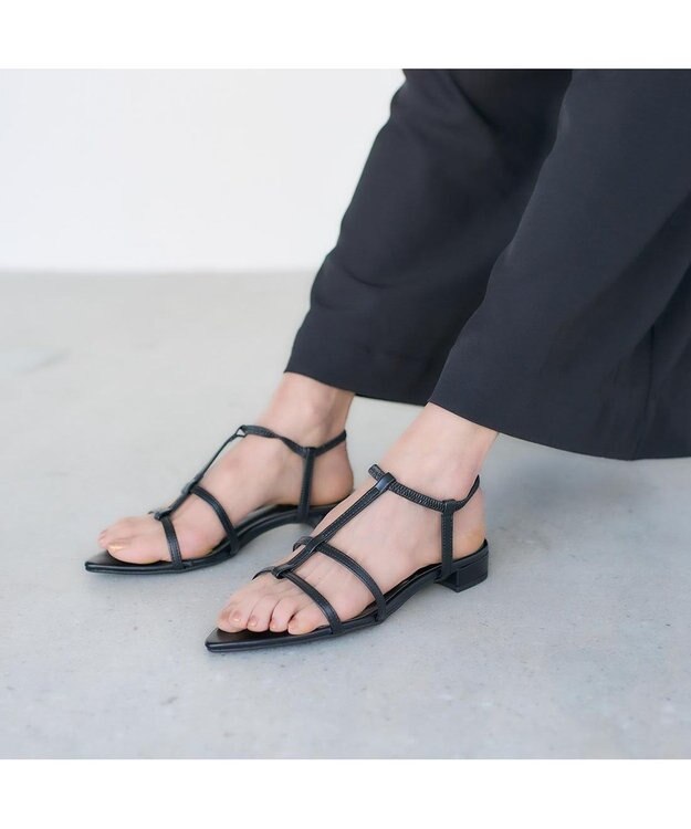 MODE ET JACOMO <carino>ポインテッドトゥTストラップサンダル ブラック
