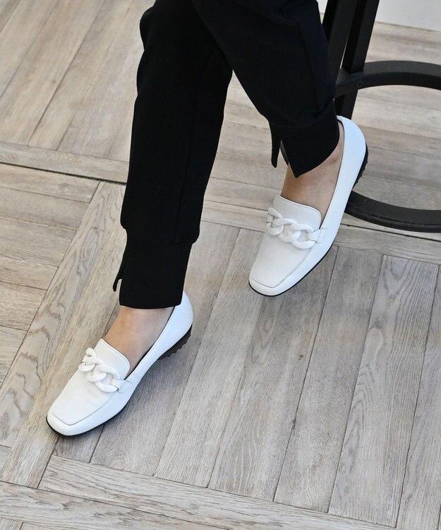 Pointer 【石岡真実さん着用】日本製 本革超軽量チェーンモチーフローファー ホワイト