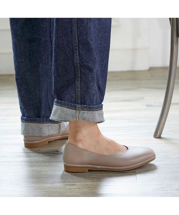 ing <ing>【サスティナブルシリーズ】Vカットフラットパンプス ライトオークカタオシ