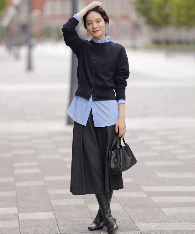 組曲 S 【加藤ローサさん着用 / 前後着用可】コットンタッチシャーティング刺繍入り ブラウス ブルー系