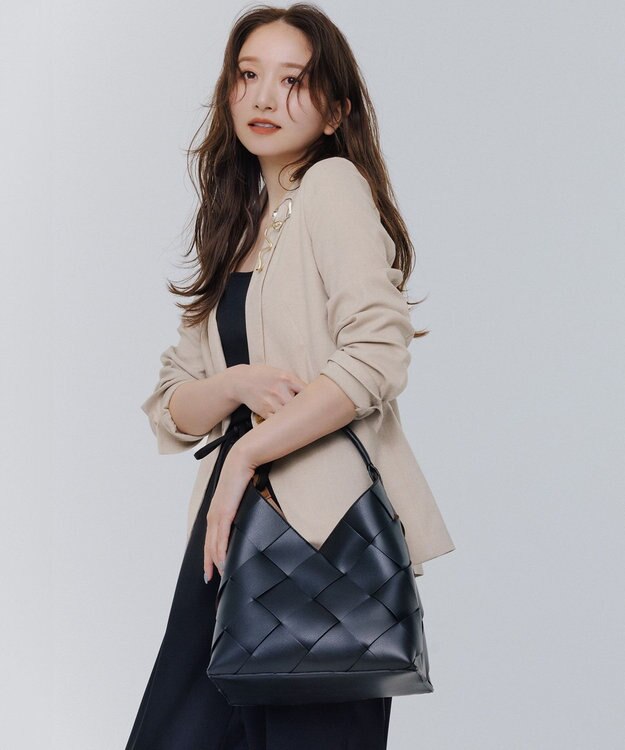 23区 イントレチャート ワンハンドル バッグ ブラック系