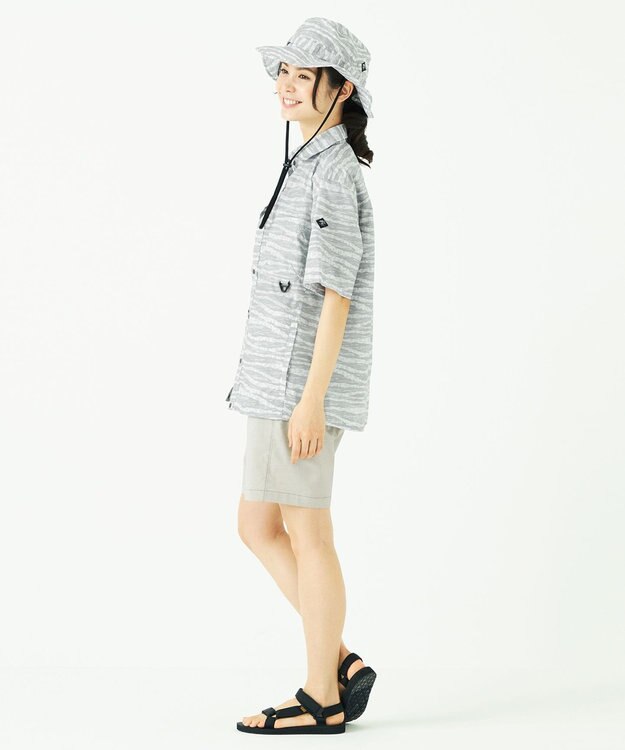 JOSEPH ABBOUD MOUNTAIN スラブシャンブレーストレッチ ショートパンツ アイボリー系