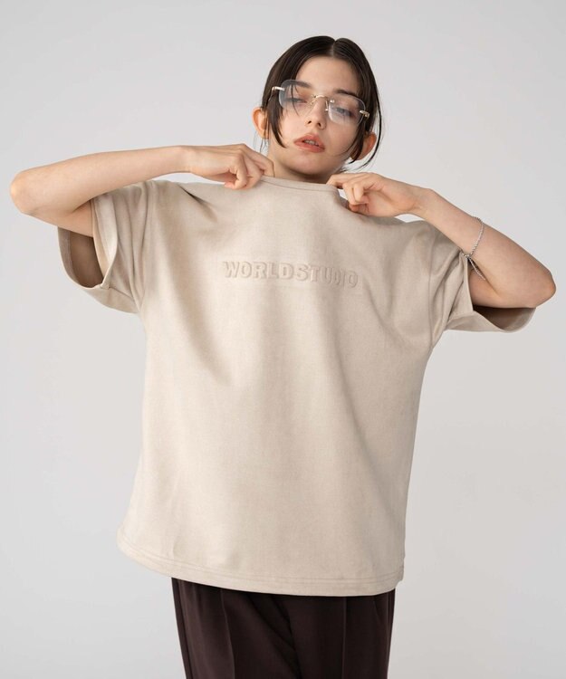 WEGO 【ユニセックス着用ITEM/MLサイズ展開】フェイクスウェードエンボスロゴT（SS） ホワイトアイボリー