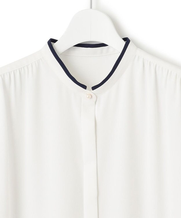 23区 【洗える】バックサテンアムンゼン パール釦 バイカラー ブラウス ホワイト系