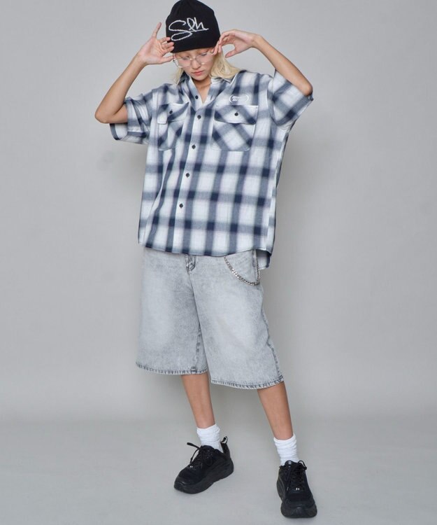 WEGO 【ユニセックス着用ITEM】チェーン付きスーパーバギーデニムショーツ グレー