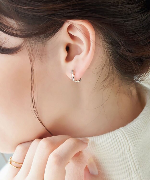 Phoebe 〈シリーズ累計販売10000点突破！〉〈痛くないシリーズ/金属アレルギー対応〉クロスフープクリスタルループフィットイヤリング　シルバー シルバー