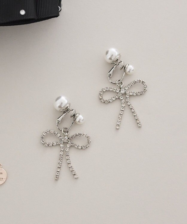 Maison de FLEUR ダイヤレーンリボンイヤリング Silver