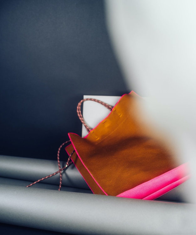 TRICOTE PAPER KNIT BAG LARGE / ペーパーニットバッグ大 87BROWN