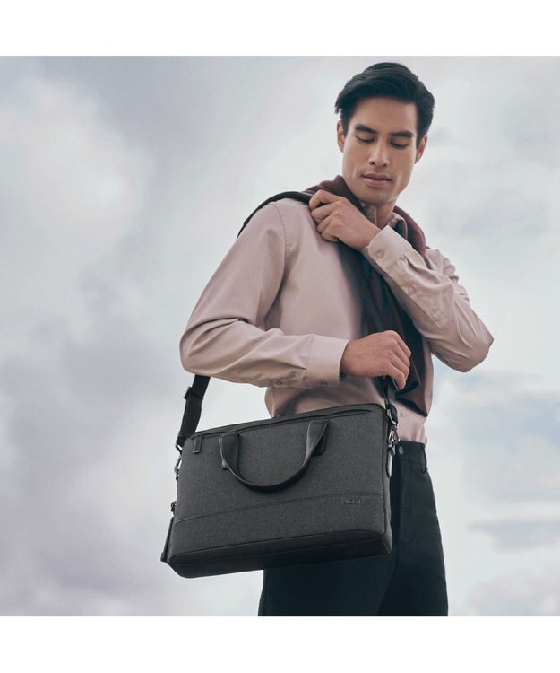 TUMI HARRISON 「シカモア」スリム・ブリーフ ダーク チャコール