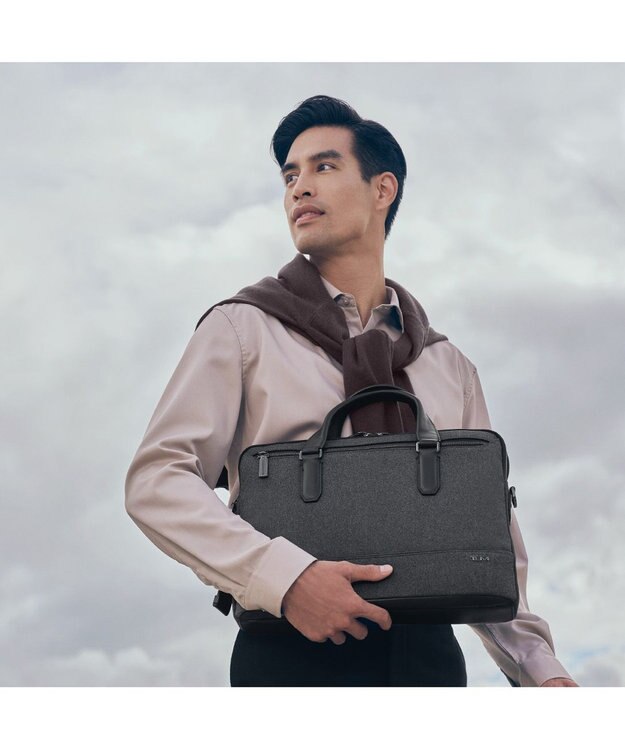 TUMI HARRISON 「シカモア」スリム・ブリーフ ダーク チャコール