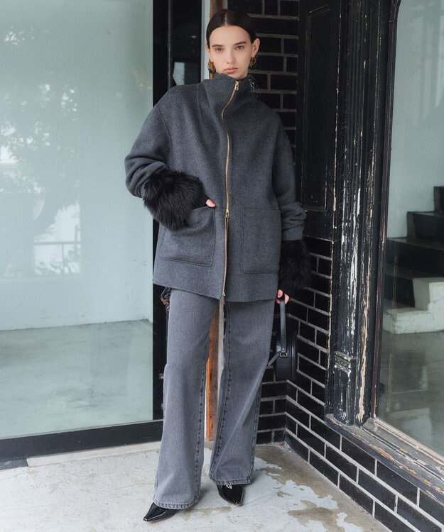 BEIGE， 【洗える・VERY NaVY12月号掲載】CHESTER / フェイクファークルーネックニット Md.Gray