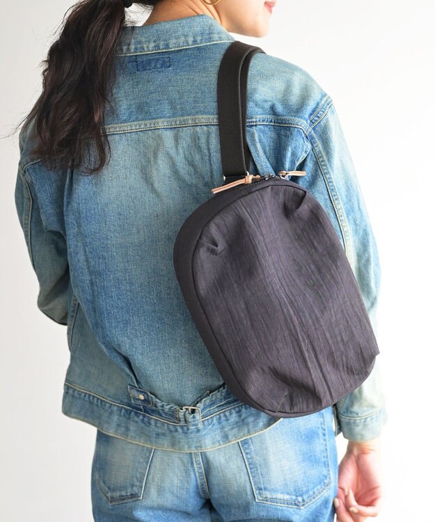 NIZYU KANO FUKUI SIWAナイロンボディバッグ Mサイズ ダークグレー