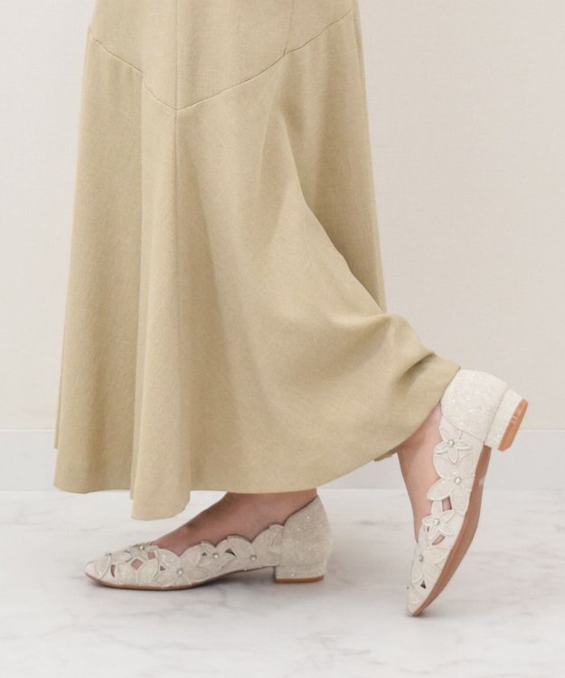 Bridget Birkin 【Bridget Birkin】フラワーカットワークラメパンプス アイボリー雑材