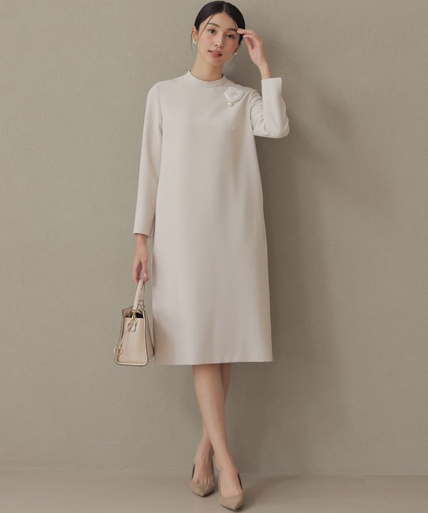 組曲 L 【KUMIKYOKU NAVY】コンフォータブルドレープ レース襟ワンピース サンドベージュ系