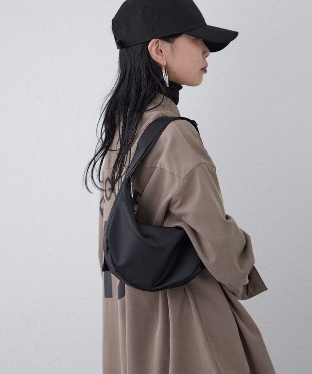 russet ナイロンラウンドショルダーバッグ (CE-1327-WEB) Black2