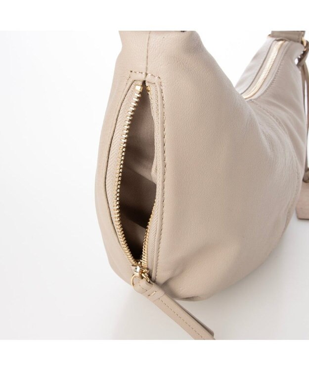 UNBILLION アトランタ ATLANTA / やぎ革軽量ハーフムーンショルダー ベージュ