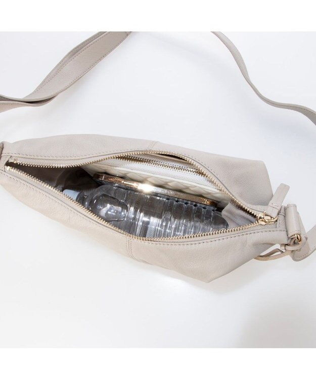 UNBILLION アトランタ ATLANTA / やぎ革軽量ハーフムーンショルダー ベージュ