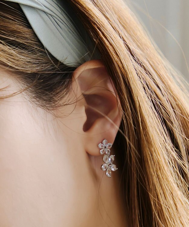 Tiaclasse ガラスダブルフラワーピアス シルバー