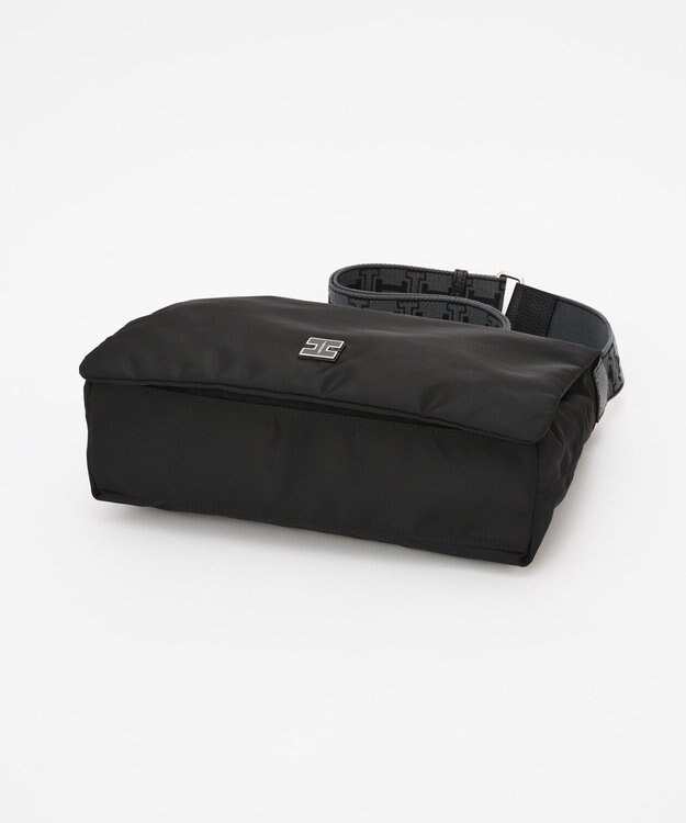 IACUCCI アーゴ ミディアムショルダー NYLON/CERVO ブラック