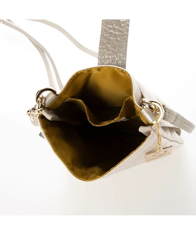 PELLE BORSA パスポートサイズショルダーバッグ Alive アライブ 4306 シャンパンゴールド
