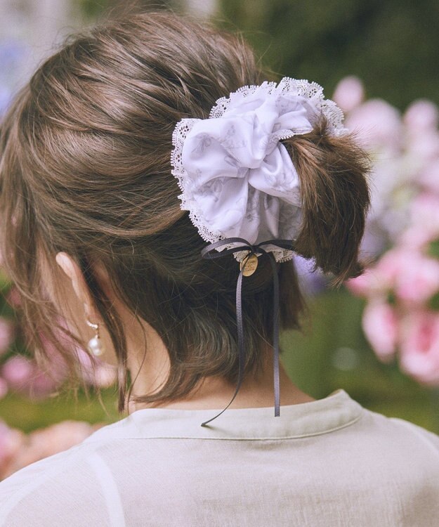 Maison de FLEUR すずらんプリントシュシュ Black