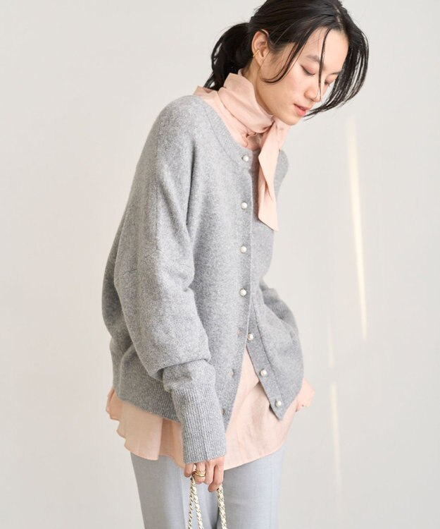 UNFILO 【新色追加/洗える】ふわふわニット パールボタンカーディガン グレー