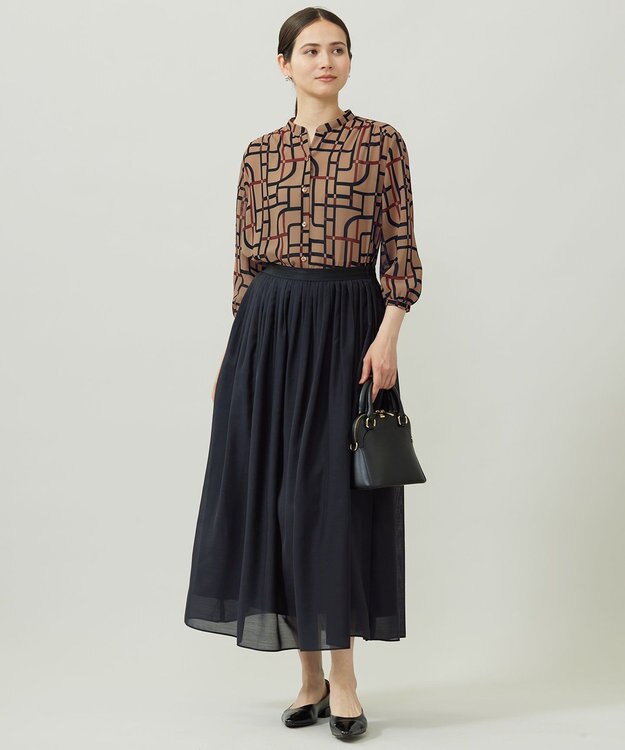 自由区 L 【17号サイズまで展開】ジオメトリックレトロプリント ブラウス ベージュベース