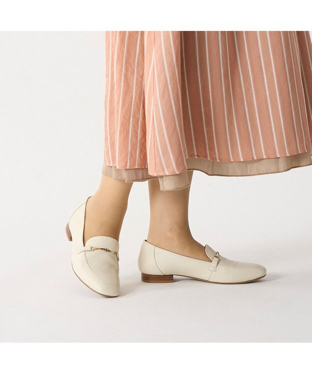 ing <ing>スクエアトゥビットローファー アイボリー