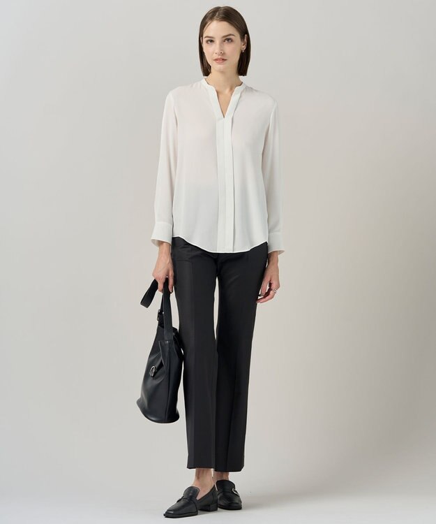 ICB L 【新色追加・WEB限定】BackSatinAmunzen キーネックブラウス オフホワイト系