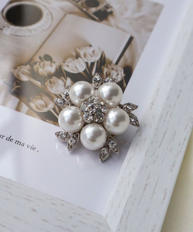 Tiaclasse パールフラワーブローチ シルバー
