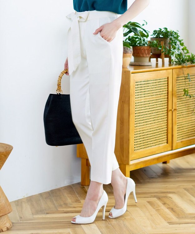 Tiaclasse 【洗える】美脚効果も叶うリボン付きテーパードパンツ オフホワイト