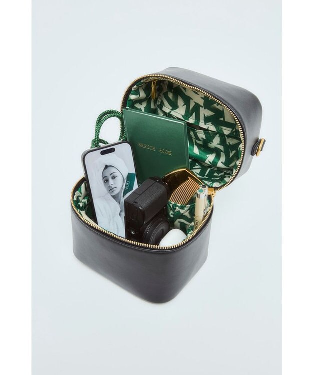 style code 【VerdeVari/ヴェルデヴァリ】バニティバッグ グリーン