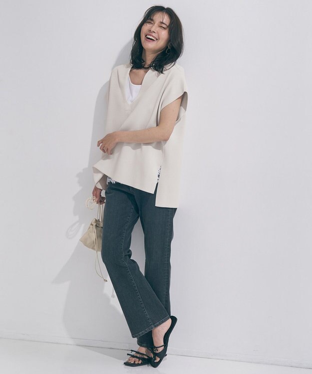 UNFILO 【WEB限定カラー】スゴ機能美ニット キーネック ジレ グレージュ