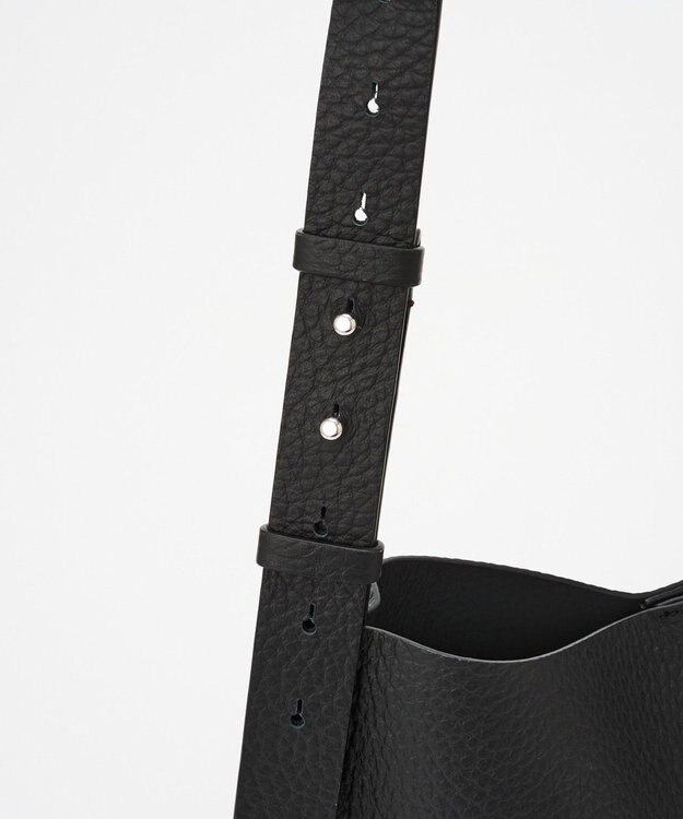 IACUCCI ルオータ ミディアムショルダー ALCE ブラック