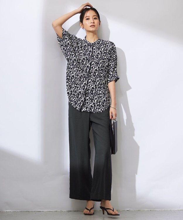 ICB L 【新色追加・接触冷感・UVケア・速乾・洗える】BackSatinAmunzen 5分袖バンドカラーブラウス ブラック×オフホワイト柄系