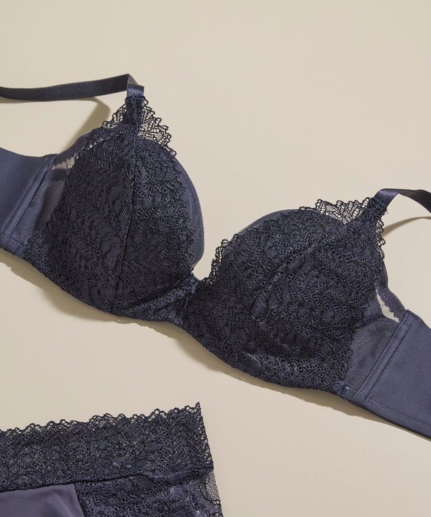 une nana cool 【脇高で背中スムージングブラジャー】さあわたし　レース ダークネイビー