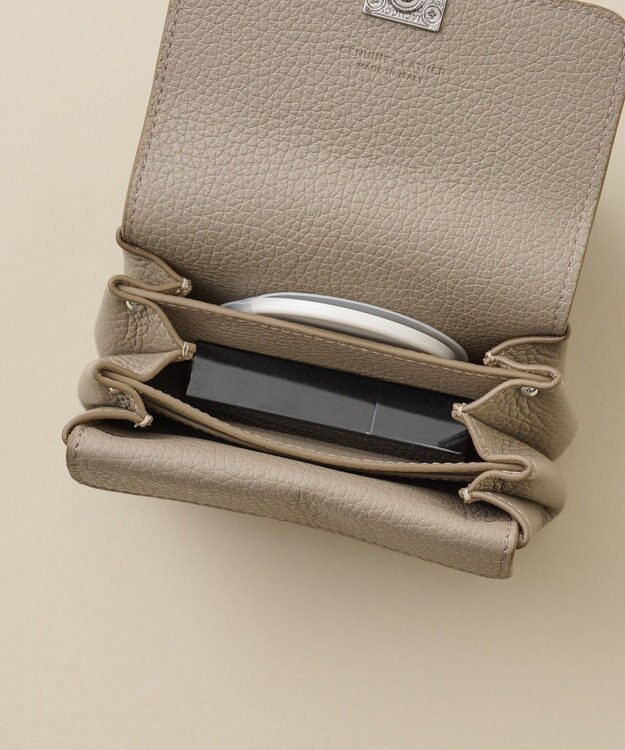 IACUCCI アバ ウォレット CERVO グレージュ