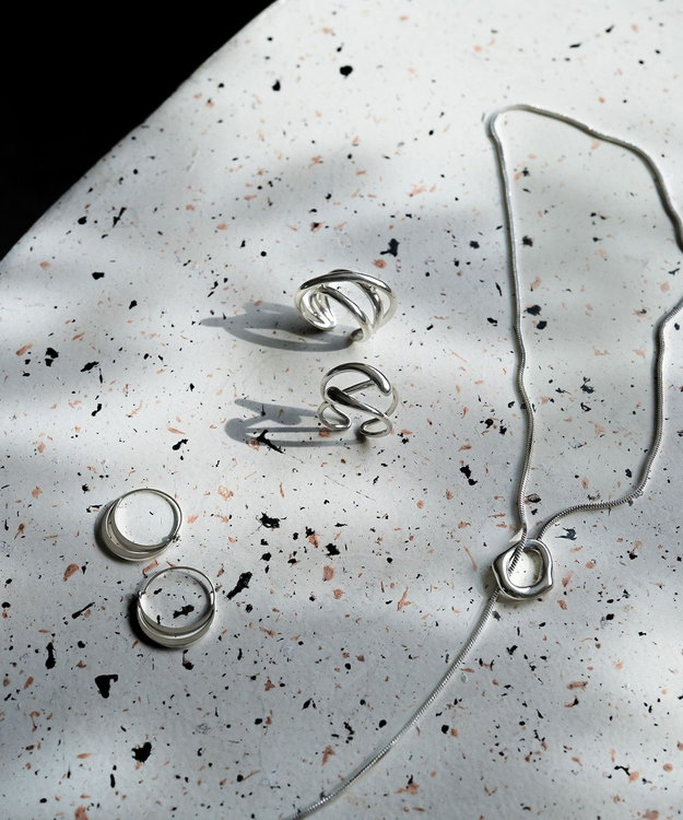 blancotokyo 【金属アレルギー対応/サイズフリー】ニュアンスクロスリング NIEBLA シルバー