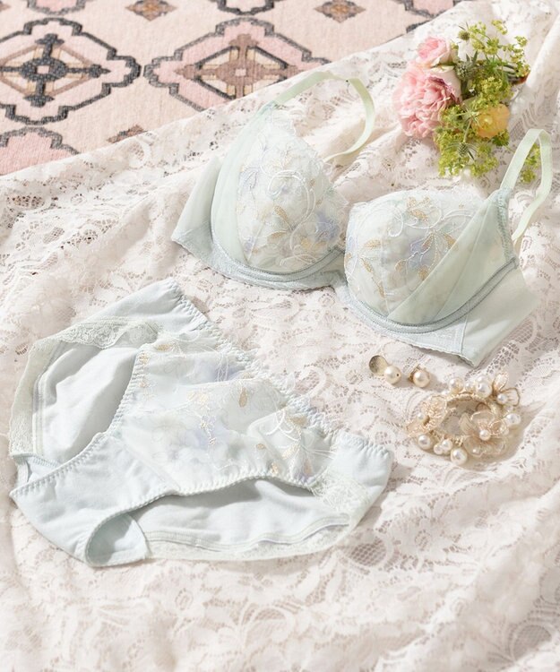 Wing 【エアリーソフトブラ】　ふんわりエアリーな着用感　脇から背中すっきり　ウイング／ワコール　KB2202 メロン