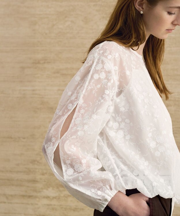 23区 L 【R(アール)】エンブロイダリーフラワー ブラウス ホワイト系