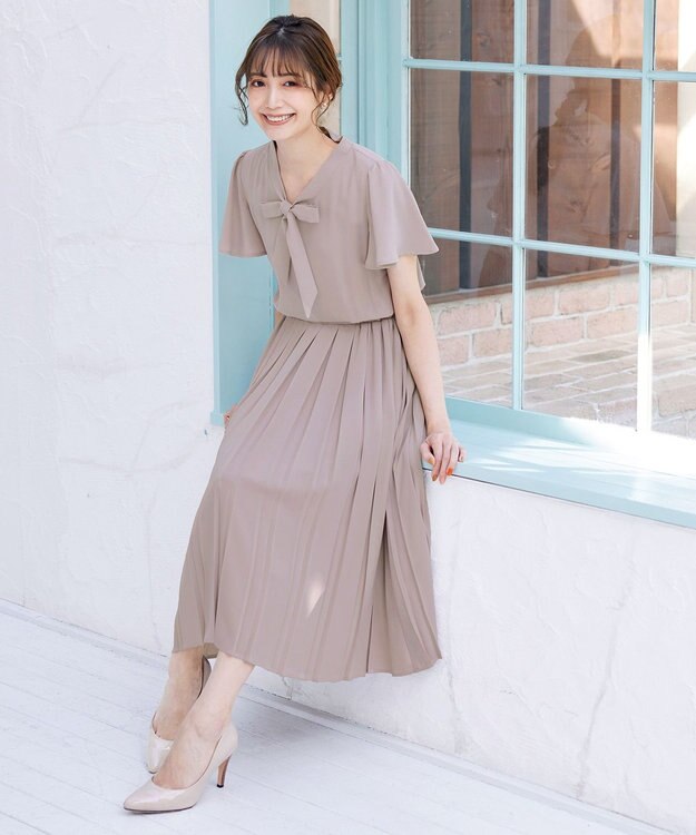 Tiaclasse 【洗える】リボンタイプリーツワンピース グレージュ