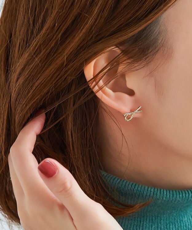 Phoebe フィミニティーリボンビジューピアス ゴールド