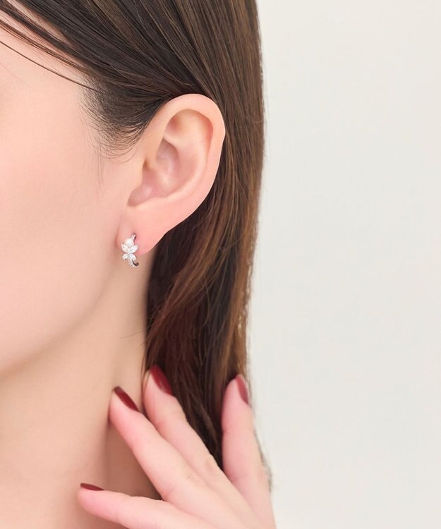 Phoebe ロマンティックビジューバタフライフープピアス　シルバー シルバー